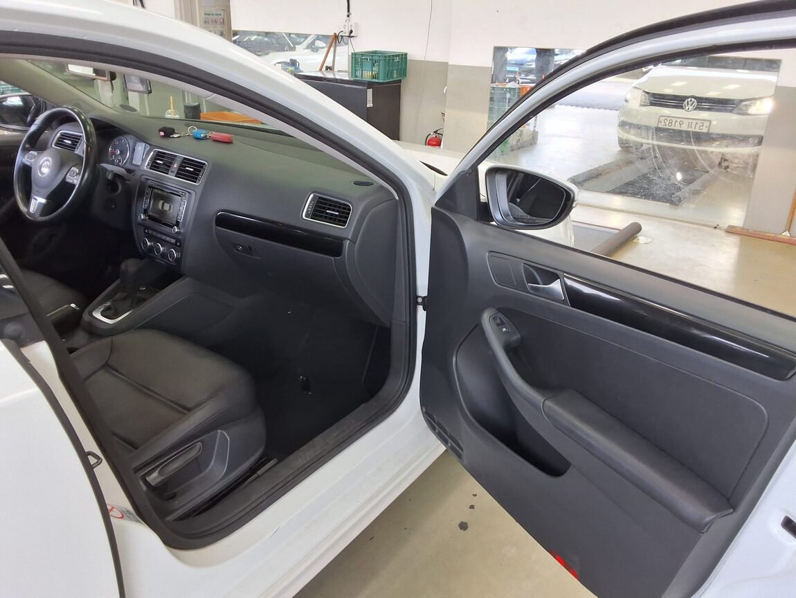 VOLKSWAGEN JETTA (6TH GEN) 2.0 TDI 2014 - zdjęcie 14