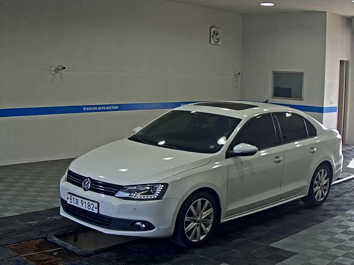 VOLKSWAGEN JETTA (6TH GEN) 2.0 TDI 2014 - zdjęcie 2