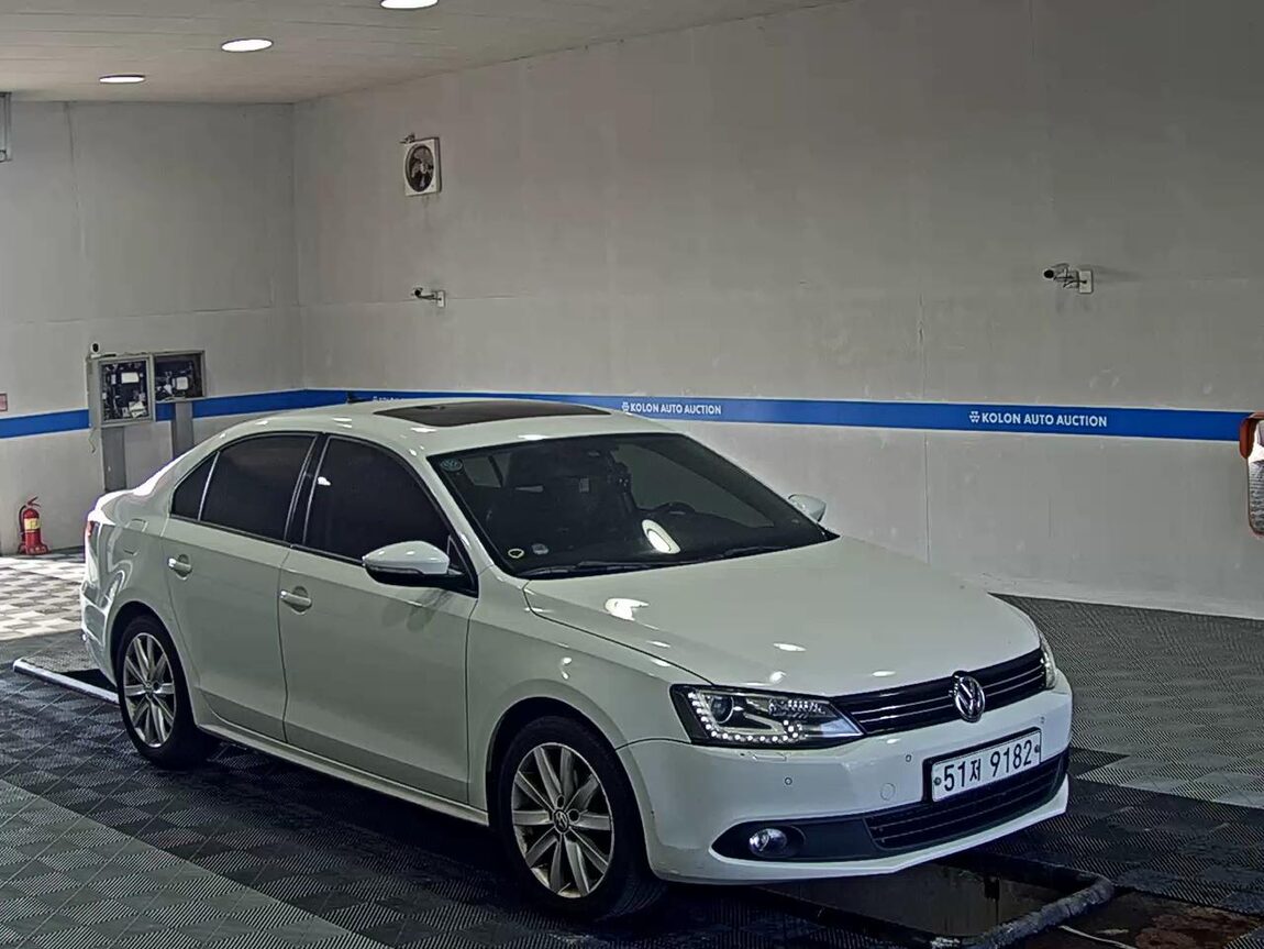 VOLKSWAGEN JETTA (6TH GEN) 2.0 TDI 2014 - zdjęcie 3