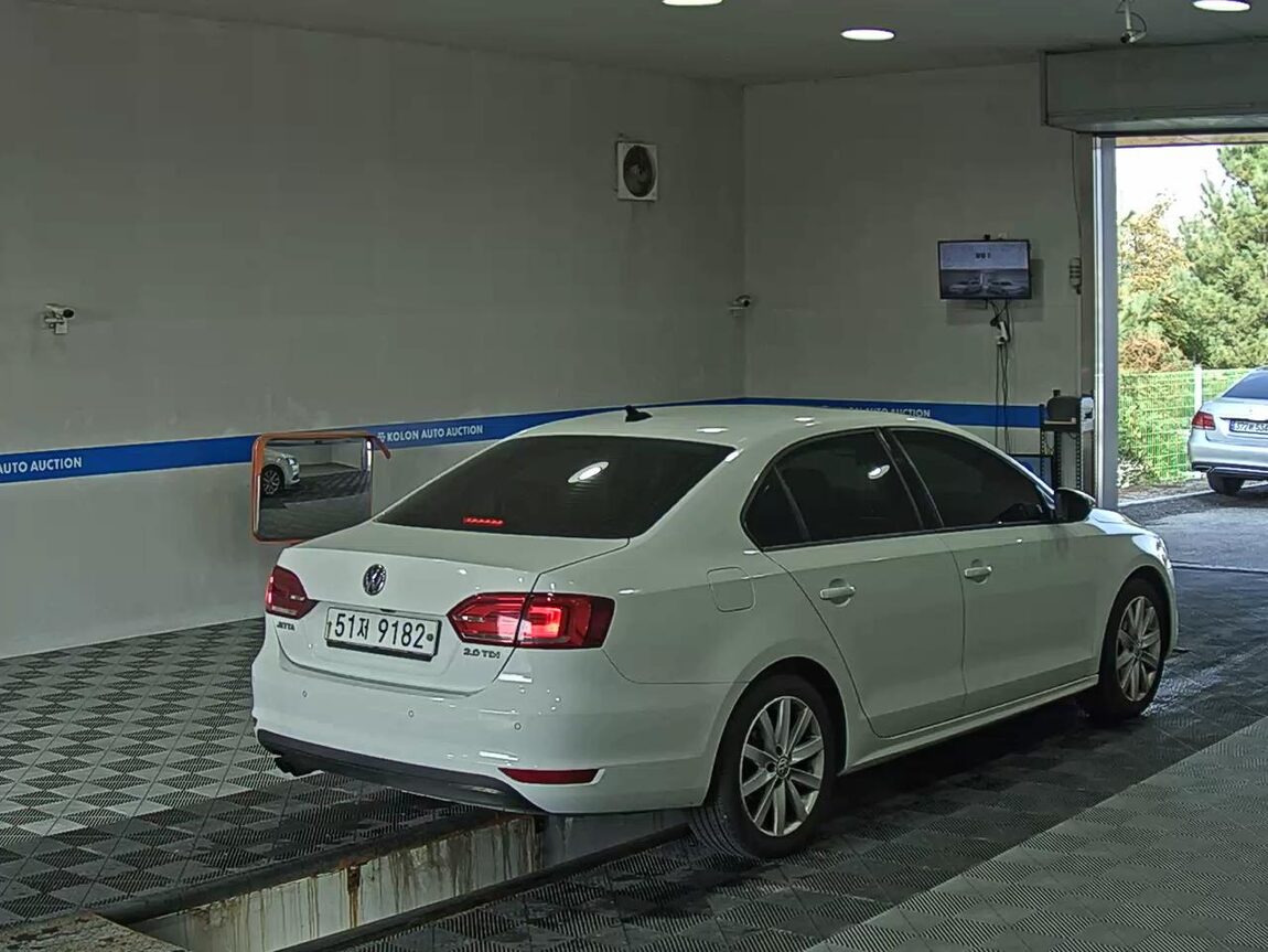 VOLKSWAGEN JETTA (6TH GEN) 2.0 TDI 2014 - zdjęcie 5
