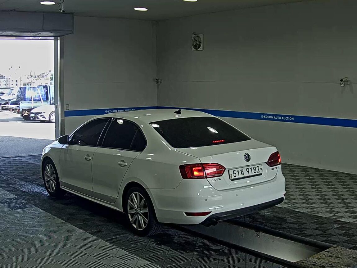 VOLKSWAGEN JETTA (6TH GEN) 2.0 TDI 2014 - zdjęcie 6