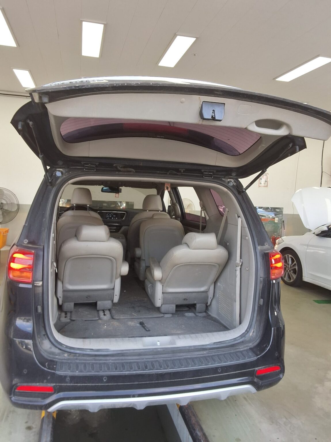 KIA THE NEW CARNIVAL 9-SEATER DIESEL LUXURY 2019 - zdjęcie 15