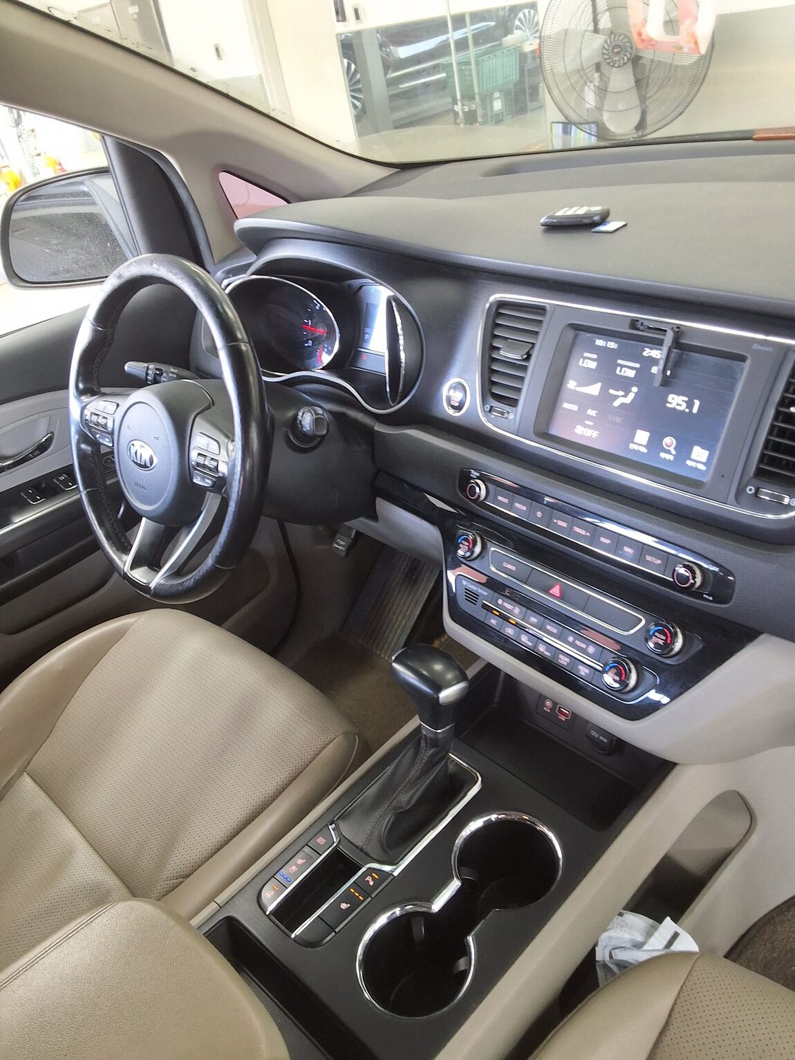 KIA THE NEW CARNIVAL 9-SEATER DIESEL LUXURY 2019 - zdjęcie 11