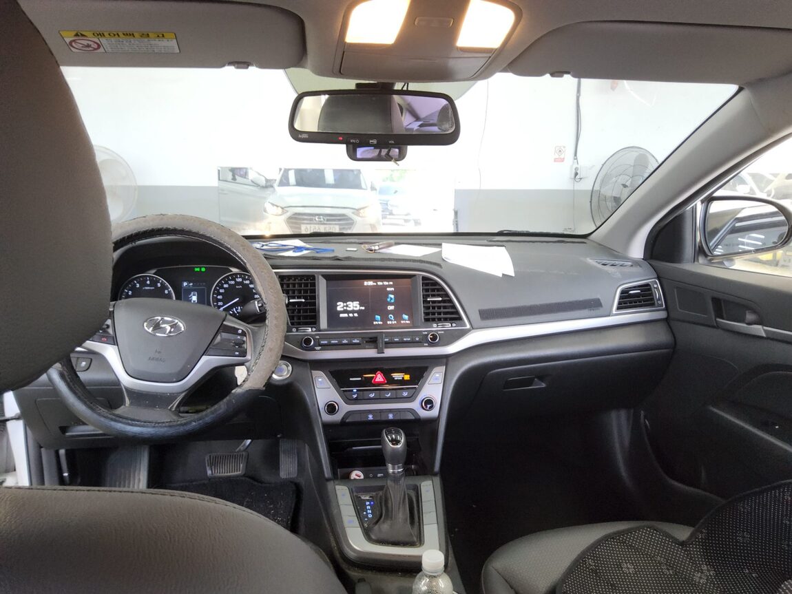 HYUNDAI AVANTE AD 1.6 GDi VALUE PLUS 2018 - zdjęcie 11