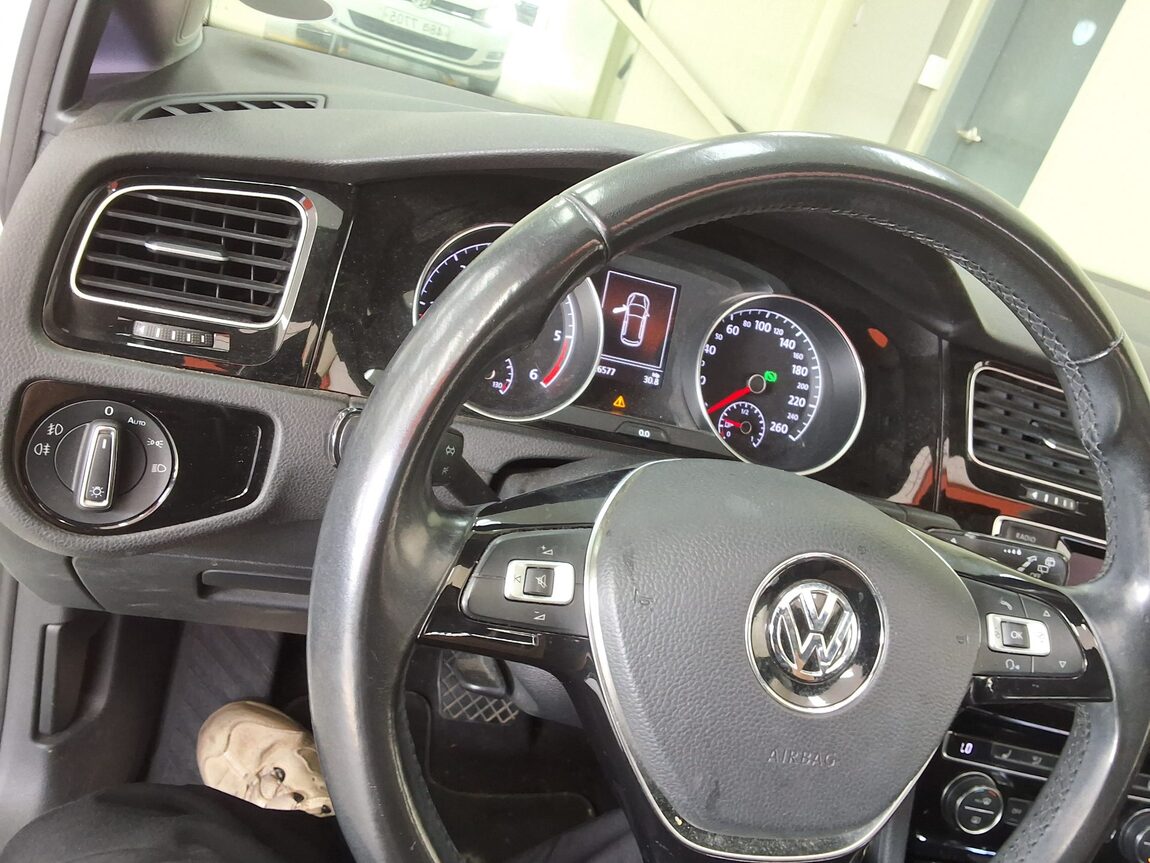 VOLKSWAGEN GOLF (7TH GEN) 2.0 TDI 2015 - zdjęcie 23