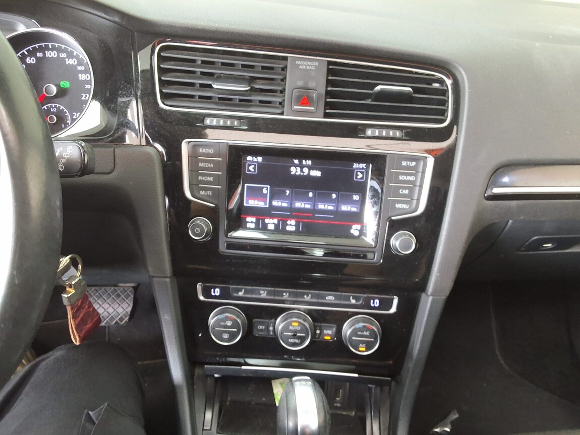 VOLKSWAGEN GOLF (7TH GEN) 2.0 TDI 2015 - zdjęcie 24