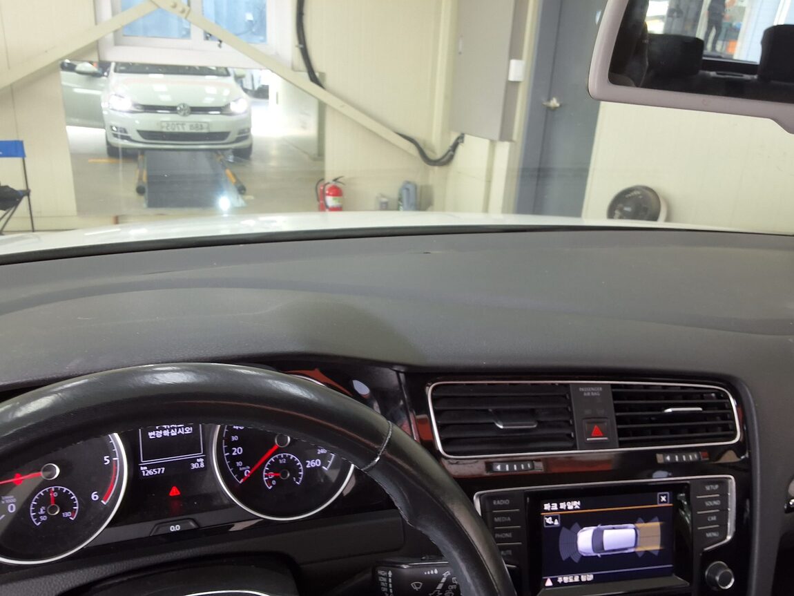 VOLKSWAGEN GOLF (7TH GEN) 2.0 TDI 2015 - zdjęcie 25