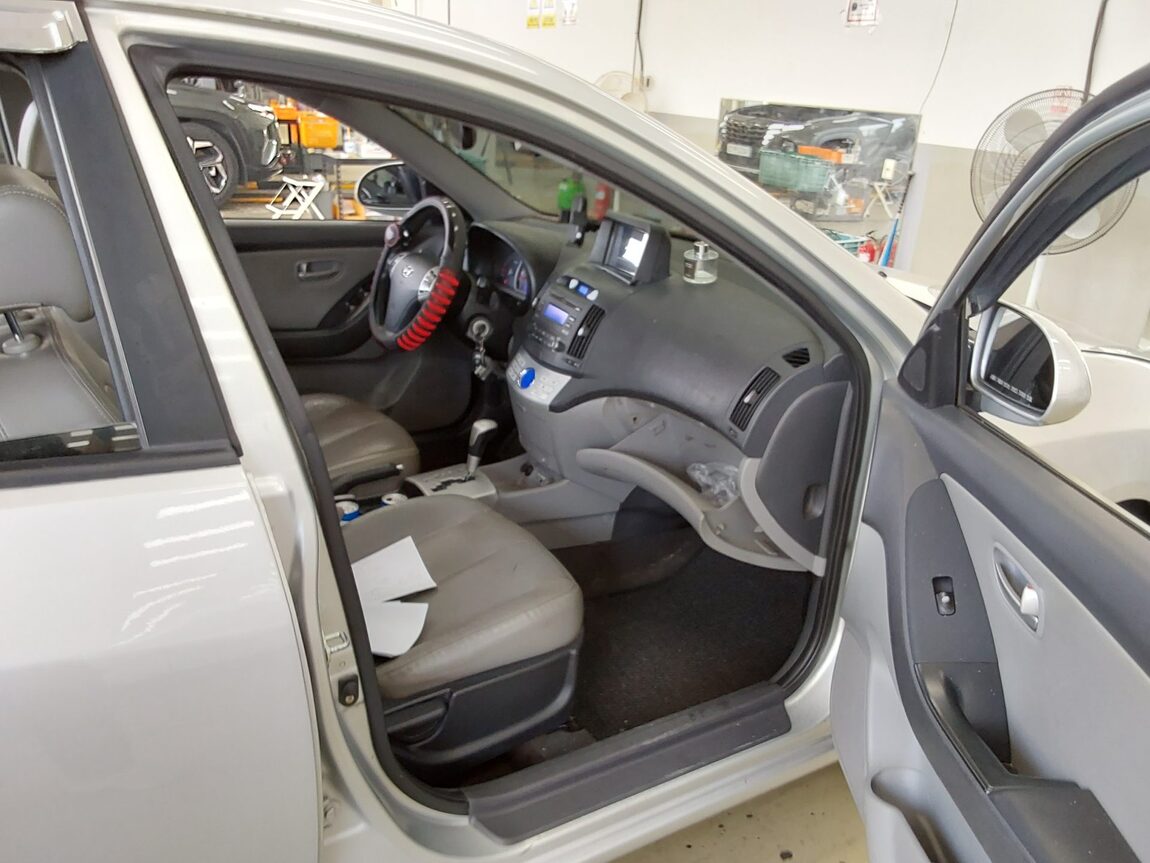 HYUNDAI AVANTE HD 1.6 VVT S16 PREMIER 2009 - zdjęcie 14