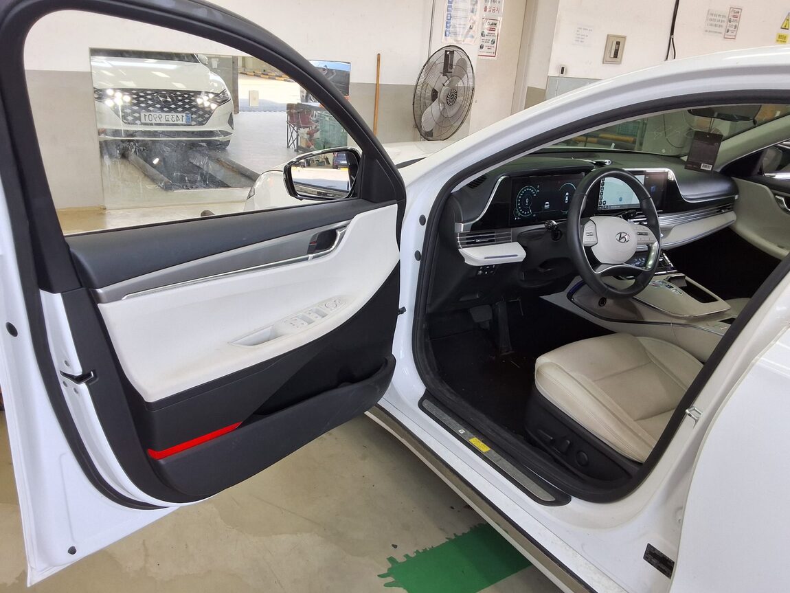 HYUNDAI THE NEW GRANDEUR IG GASOLINE 2.5 LE BLANC 2023 - zdjęcie 10