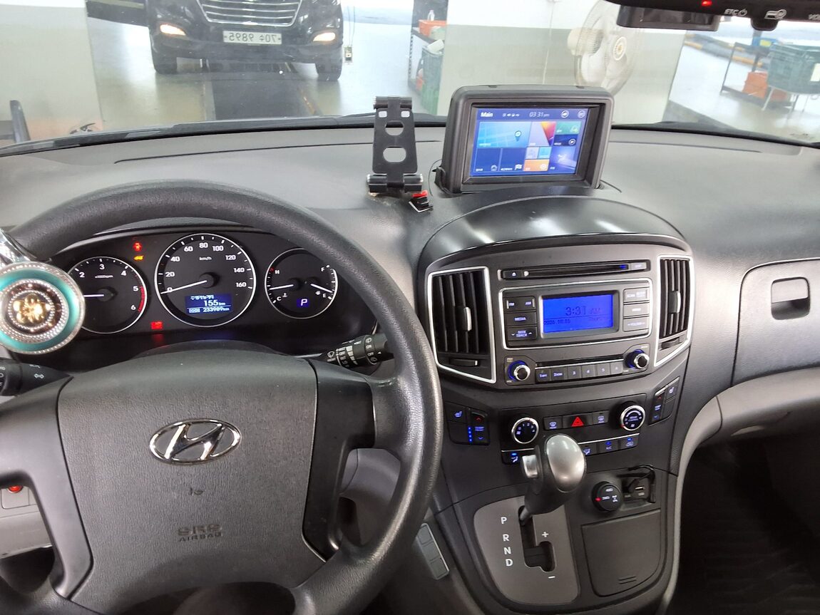 HYUNDAI THE NEW GRAND STAREX 12-SEATER DIESEL 4WD SMART 2020 - zdjęcie 17