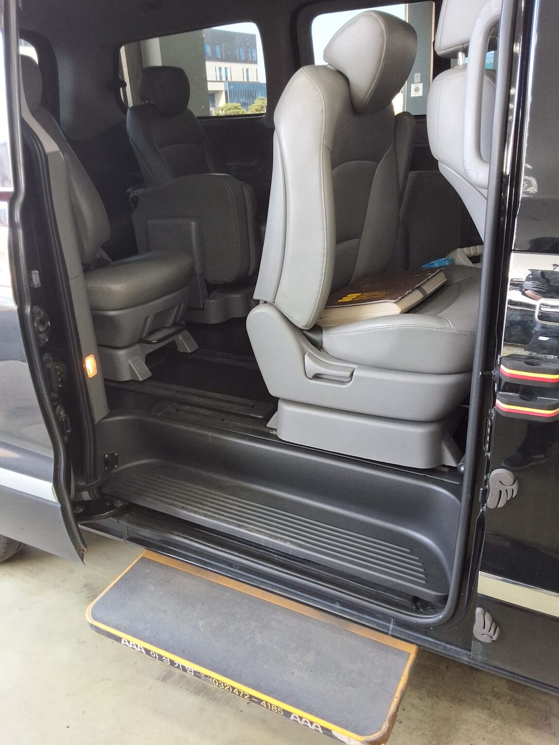HYUNDAI THE NEW GRAND STAREX 12-SEATER DIESEL 4WD SMART 2020 - zdjęcie 13