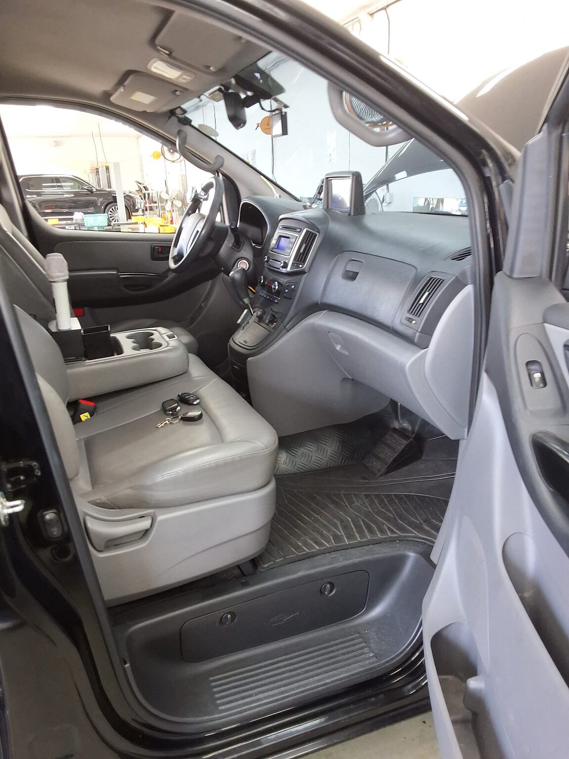HYUNDAI THE NEW GRAND STAREX 12-SEATER DIESEL 4WD SMART 2020 - zdjęcie 14