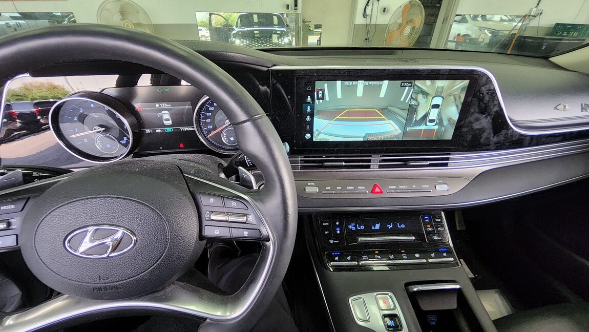 HYUNDAI THE NEW GRANDEUR IG GASOLINE 3.3 EXCLUSIVE 2022 - zdjęcie 19