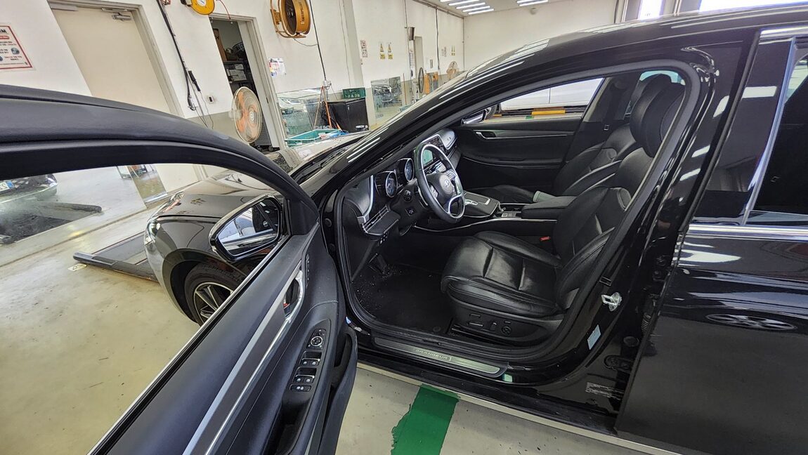 HYUNDAI THE NEW GRANDEUR IG GASOLINE 3.3 EXCLUSIVE 2022 - zdjęcie 10