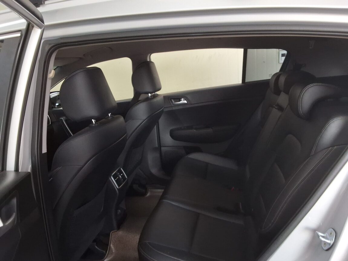 KIA SPORTAGE THE BOLD R2.0 DIESEL 4WD PRESTIGE 2019 - zdjęcie 13