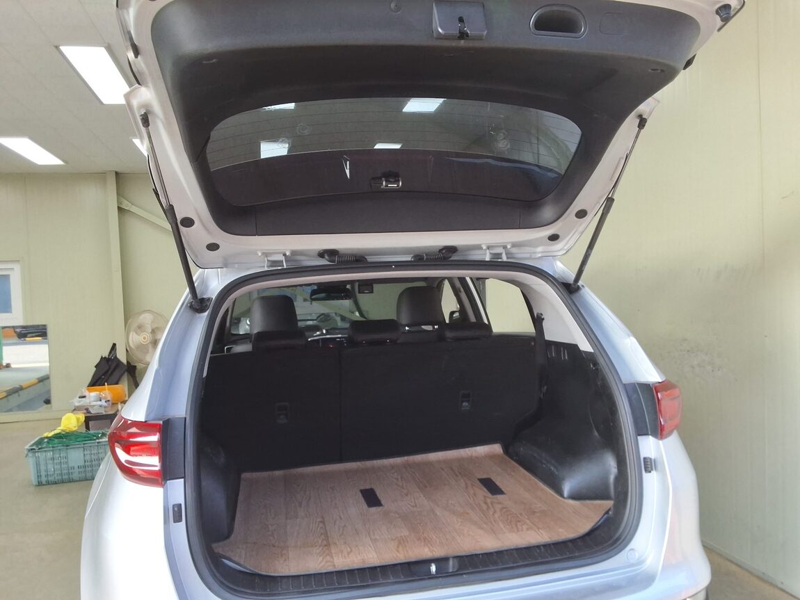 KIA SPORTAGE THE BOLD R2.0 DIESEL 4WD PRESTIGE 2019 - zdjęcie 16
