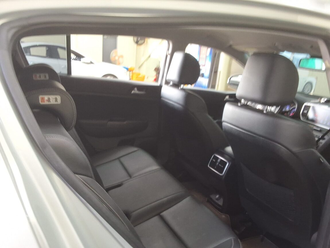 KIA SPORTAGE THE BOLD R2.0 DIESEL 4WD PRESTIGE 2019 - zdjęcie 14