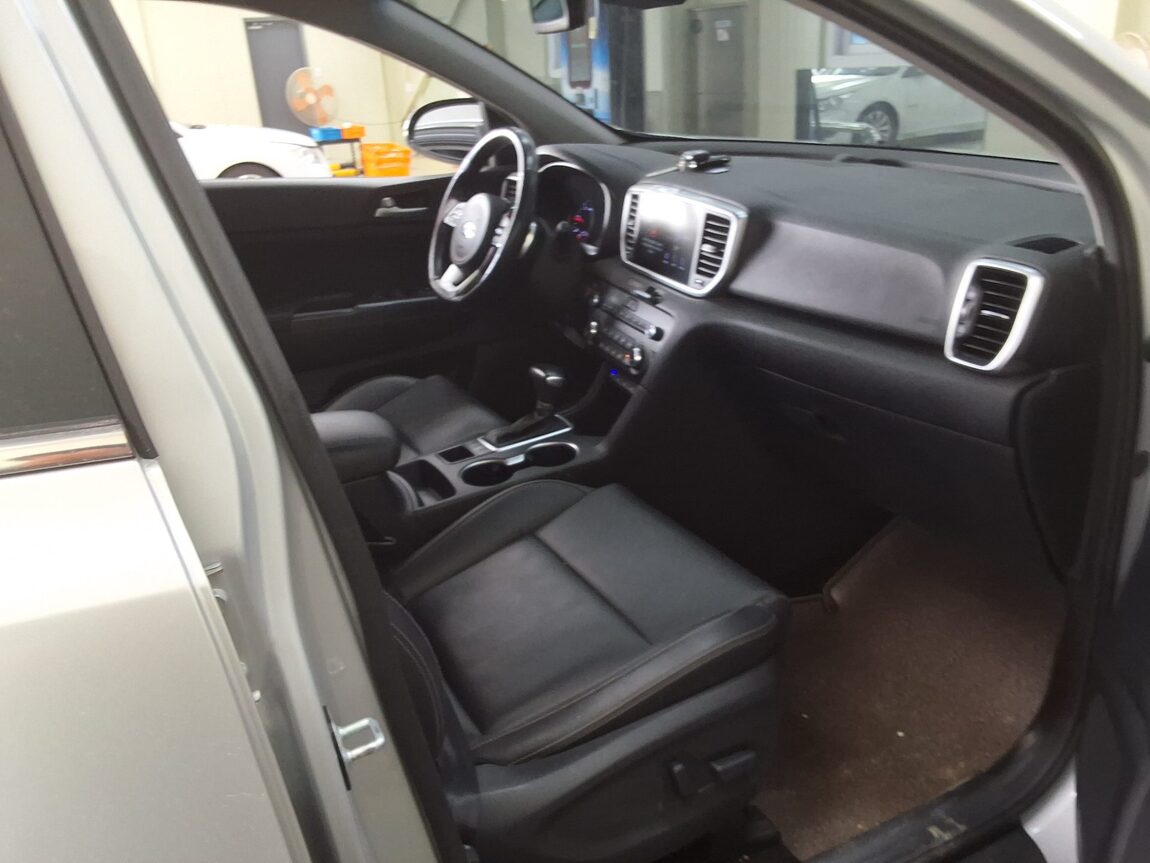 KIA SPORTAGE THE BOLD R2.0 DIESEL 4WD PRESTIGE 2019 - zdjęcie 15