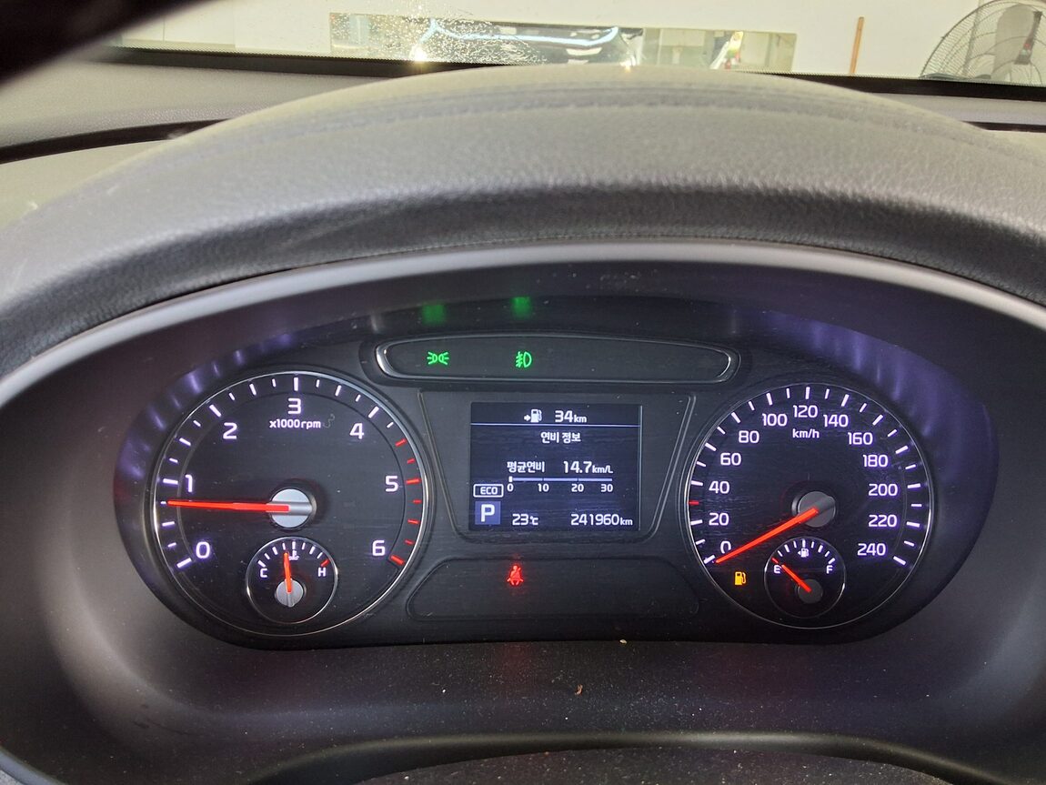 KIA THE NEW SORENTO DIESEL R2.0 4WD PRESTIGE 2018 - zdjęcie 9