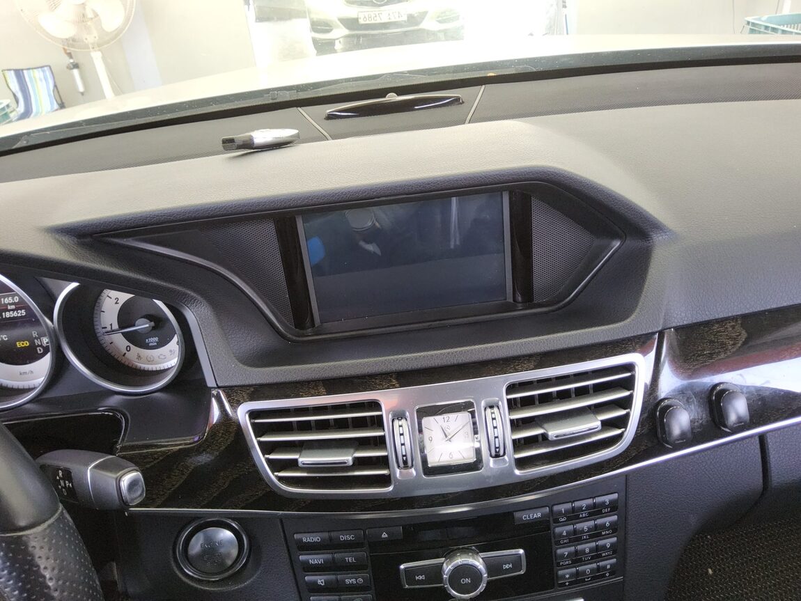 MERCEDES-BENZ E-CLASS (4TH GEN) E220 CDI AVANTGARDE 2014 - zdjęcie 17