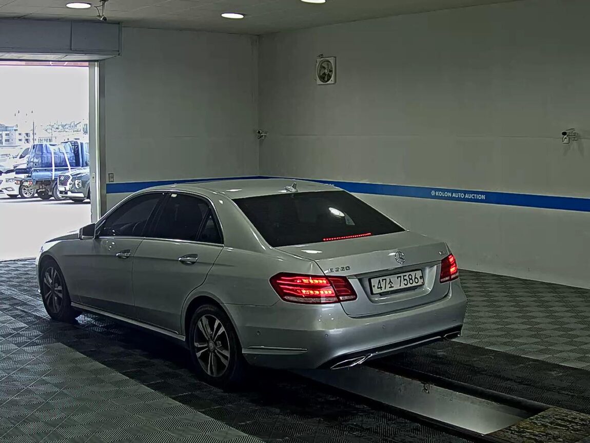 MERCEDES-BENZ E-CLASS (4TH GEN) E220 CDI AVANTGARDE 2014 - zdjęcie 6
