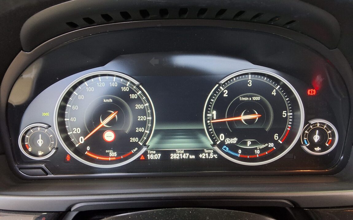 BMW 5 SERIES (6TH GEN) 520d 2014 - zdjęcie 9