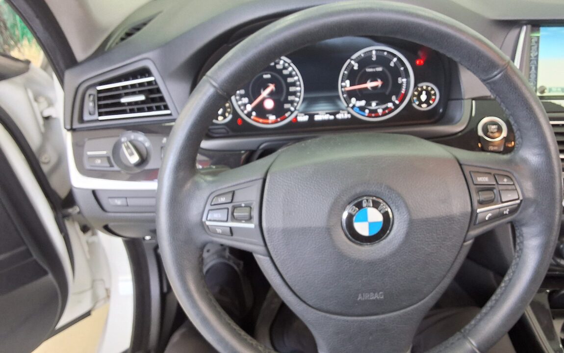 BMW 5 SERIES (6TH GEN) 520d 2014 - zdjęcie 17