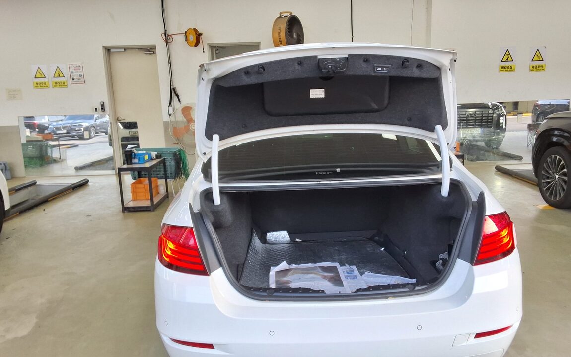 BMW 5 SERIES (6TH GEN) 520d 2014 - zdjęcie 15