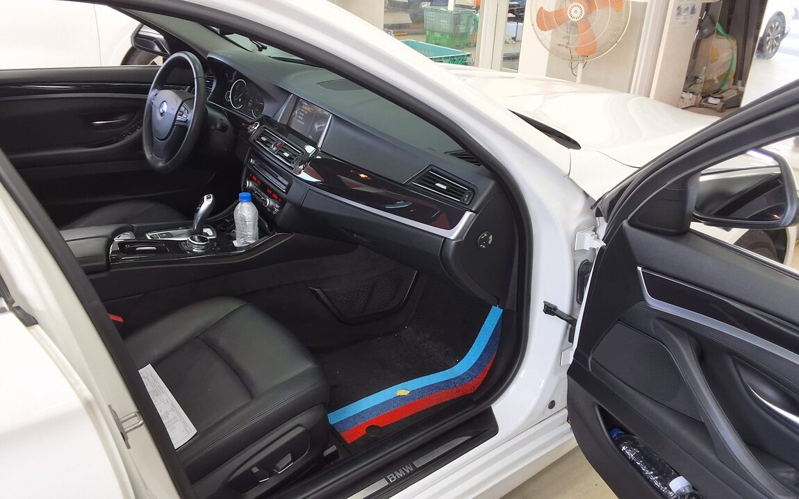 BMW 5 SERIES (6TH GEN) 520d 2014 - zdjęcie 14