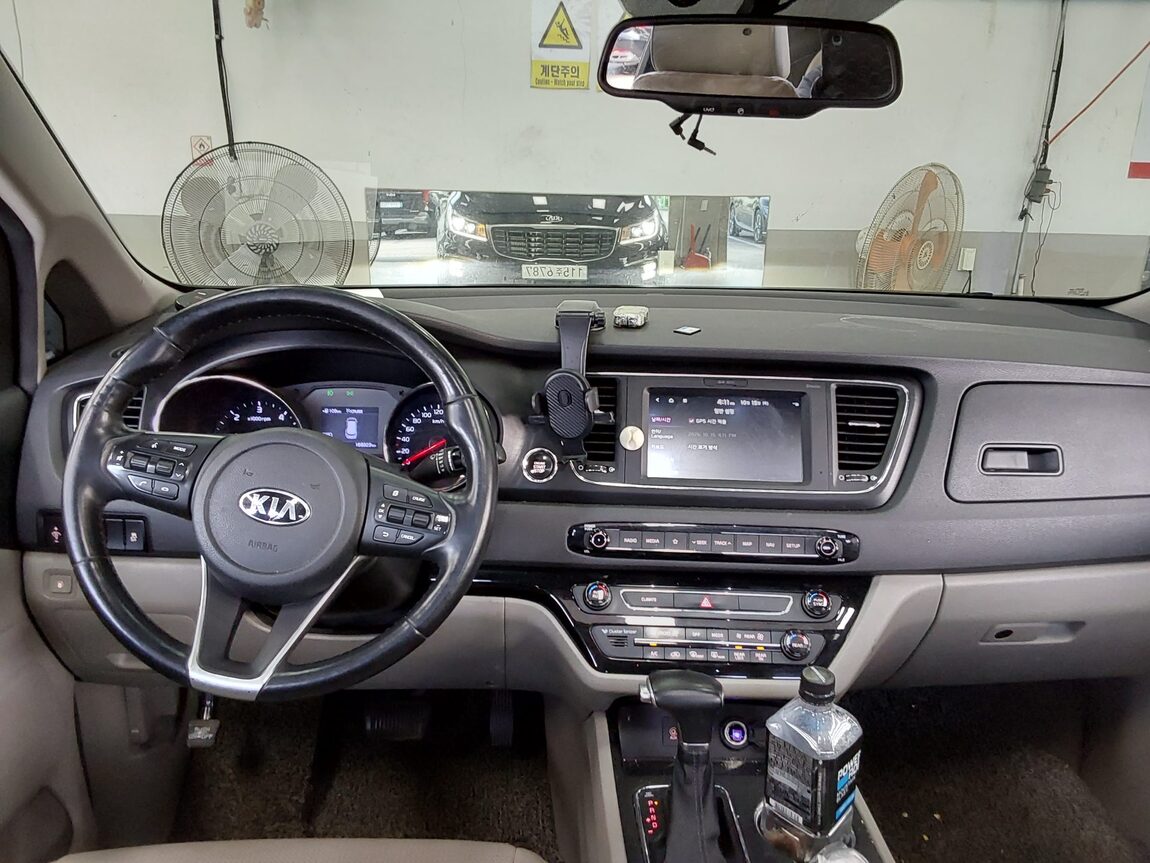 KIA THE NEW CARNIVAL 9-SEATER DIESEL LUXURY 2019 - zdjęcie 11