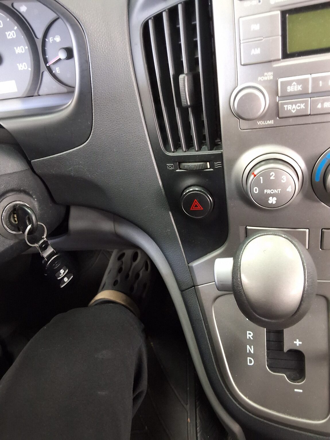 HYUNDAI GRAND STAREX 12-SEATER DIESEL CVX LUXURY 2015 - zdjęcie 17