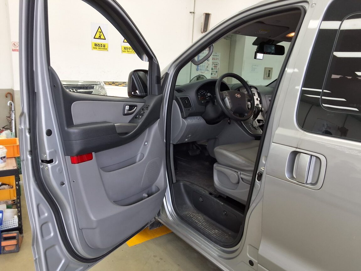 HYUNDAI GRAND STAREX 12-SEATER DIESEL CVX LUXURY 2015 - zdjęcie 10