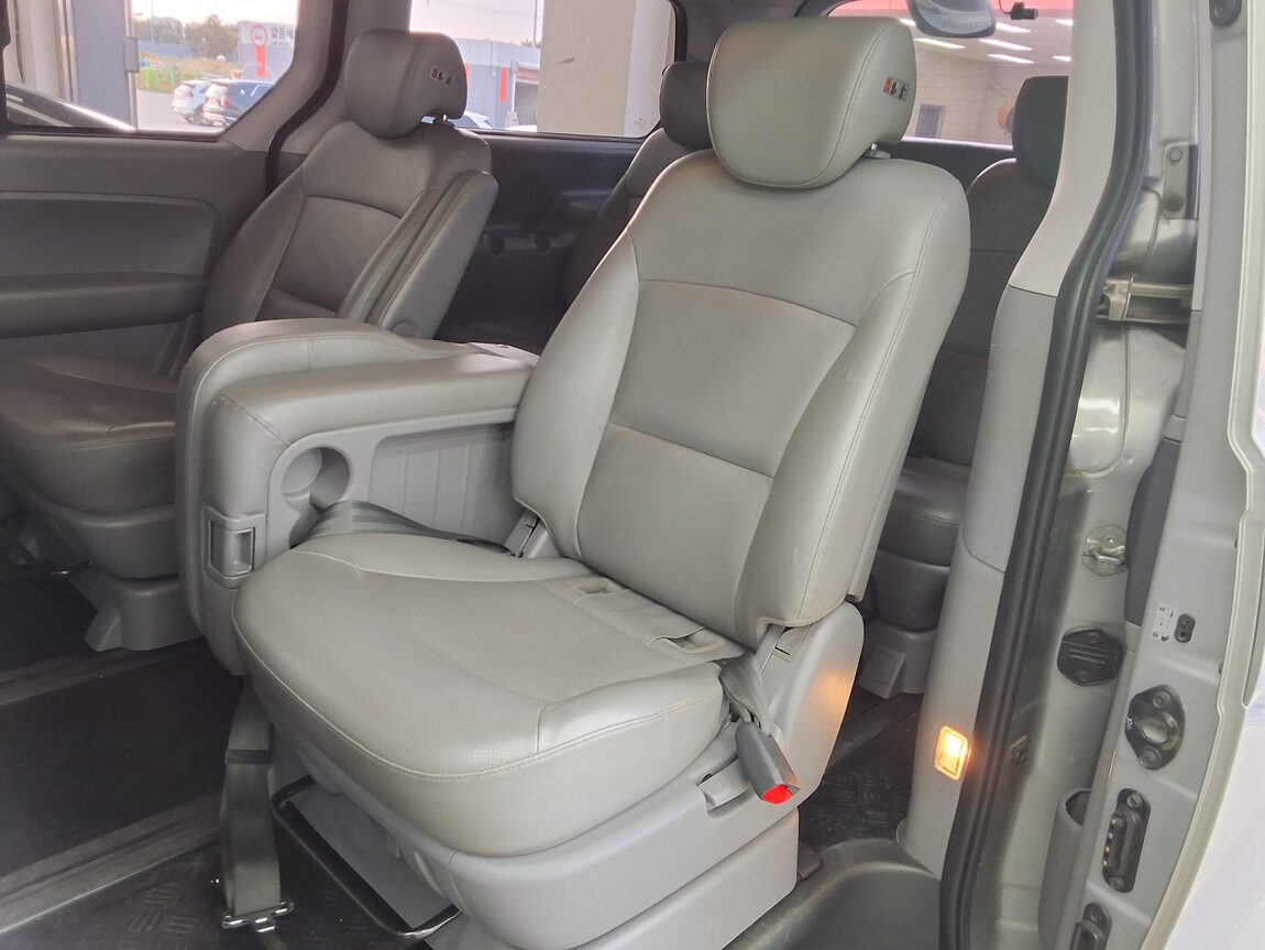 HYUNDAI GRAND STAREX 12-SEATER DIESEL CVX LUXURY 2015 - zdjęcie 12