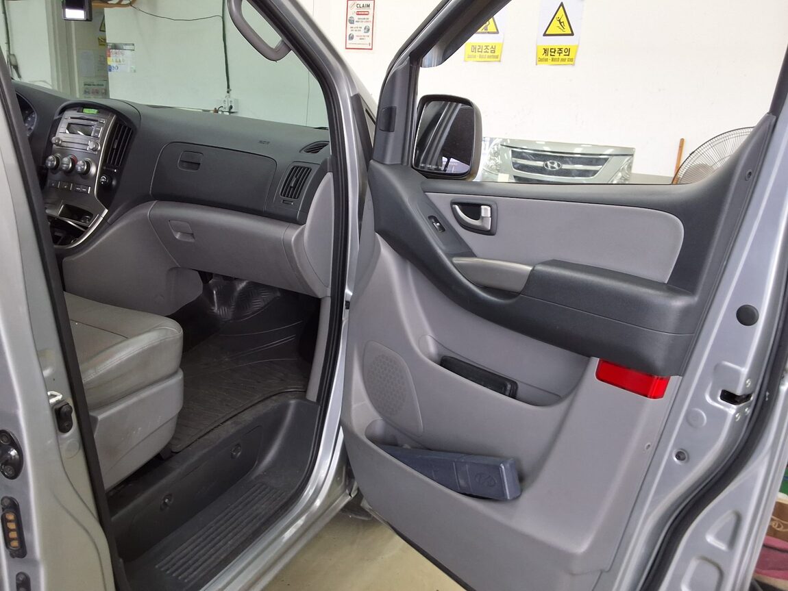 HYUNDAI GRAND STAREX 12-SEATER DIESEL CVX LUXURY 2015 - zdjęcie 14