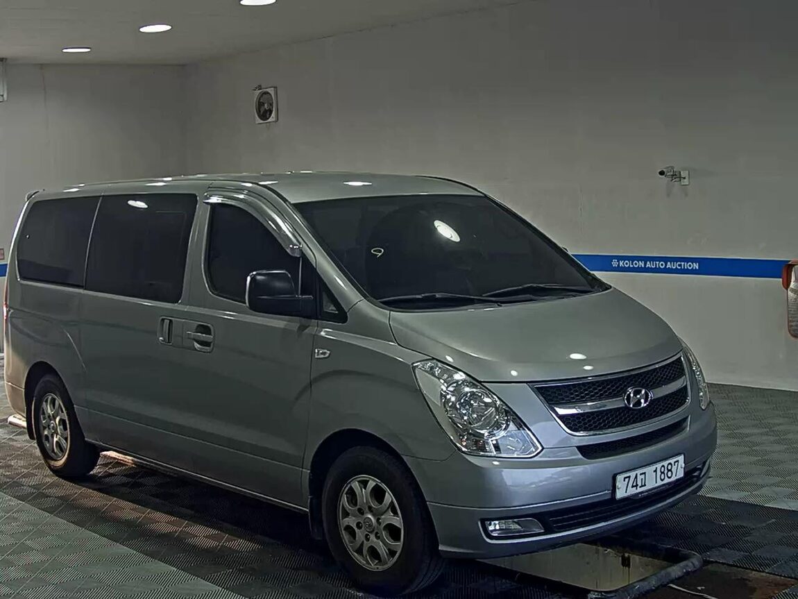 HYUNDAI GRAND STAREX 12-SEATER DIESEL CVX LUXURY 2015 - zdjęcie 3