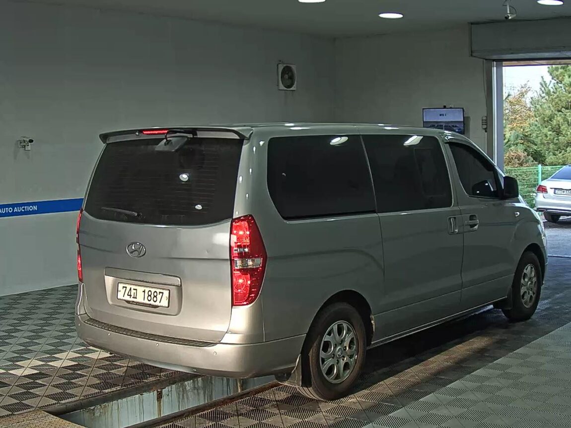 HYUNDAI GRAND STAREX 12-SEATER DIESEL CVX LUXURY 2015 - zdjęcie 5