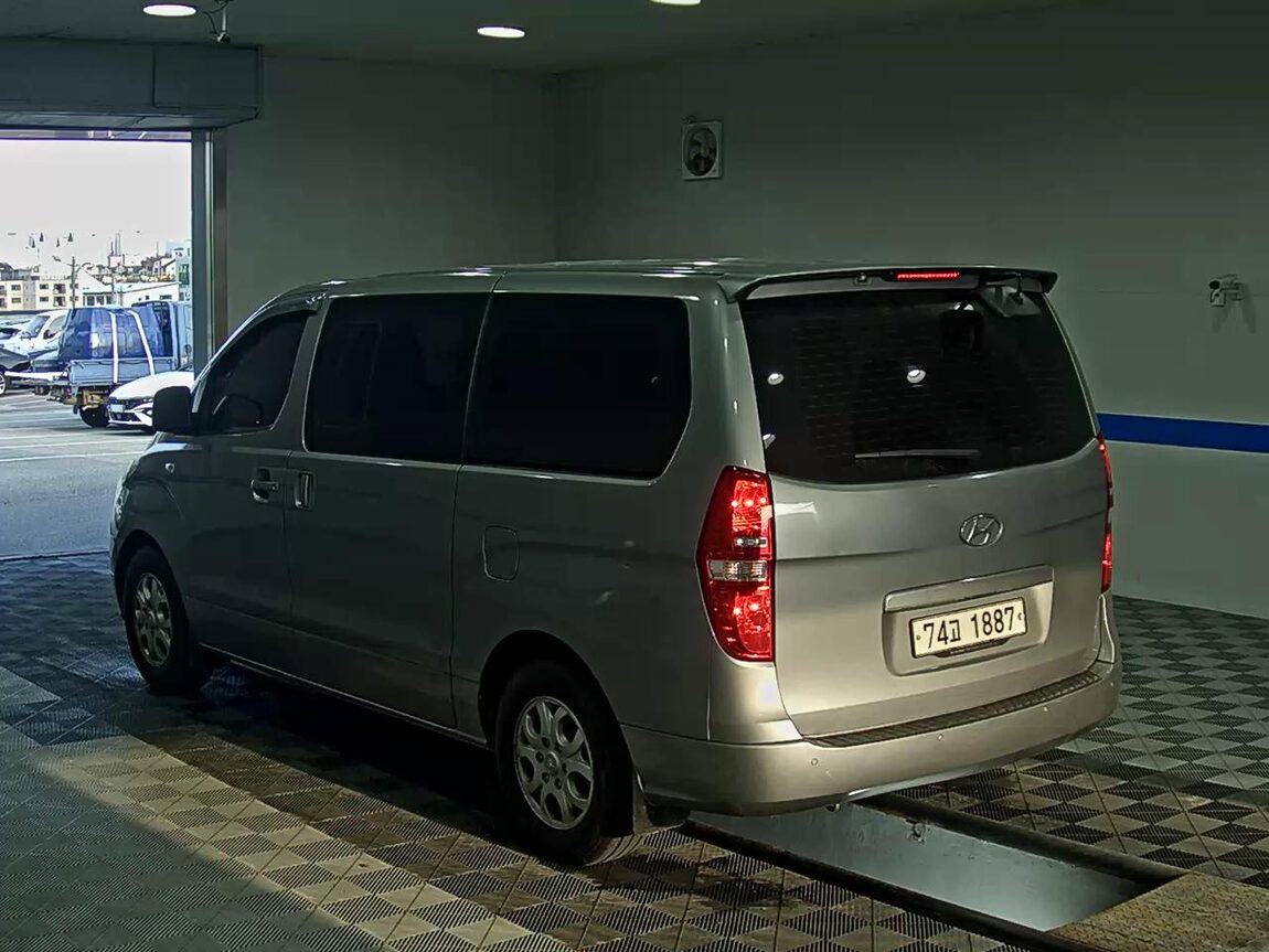 HYUNDAI GRAND STAREX 12-SEATER DIESEL CVX LUXURY 2015 - zdjęcie 6
