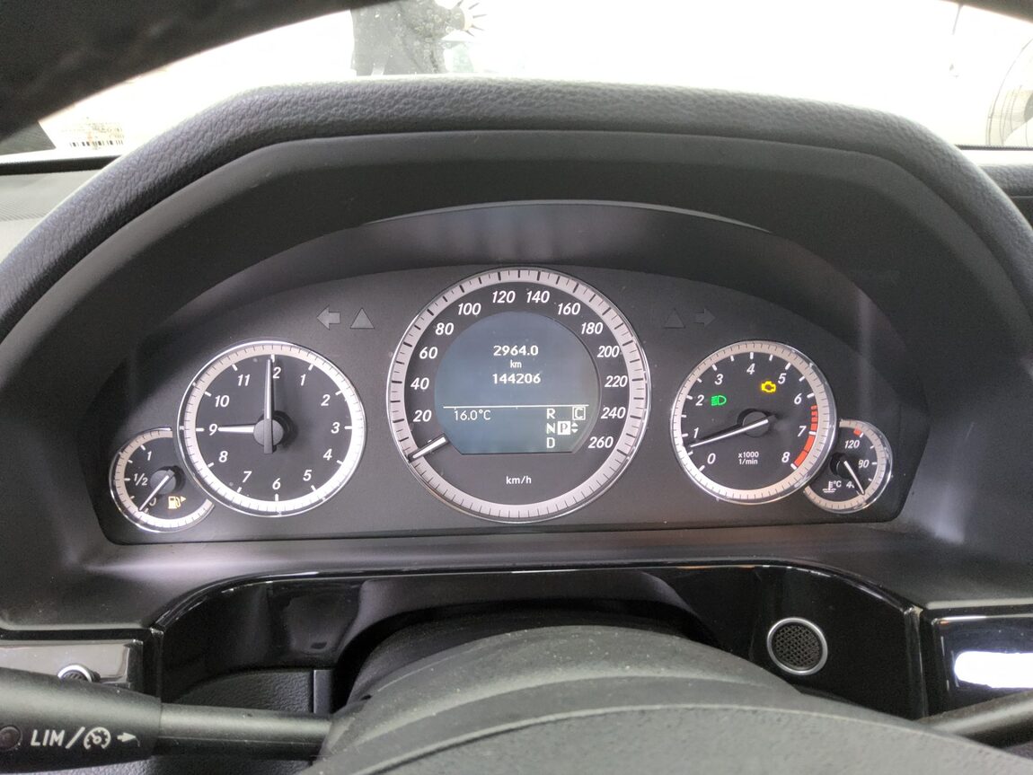 MERCEDES-BENZ E-CLASS (4TH GEN) E300 AVANTGARDE 2010 - zdjęcie 9