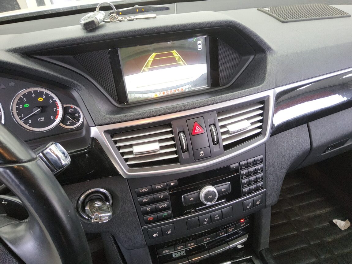 MERCEDES-BENZ E-CLASS (4TH GEN) E300 AVANTGARDE 2010 - zdjęcie 17