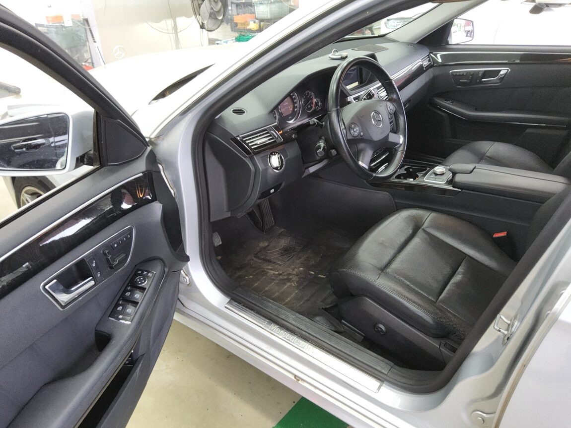 MERCEDES-BENZ E-CLASS (4TH GEN) E300 AVANTGARDE 2010 - zdjęcie 10