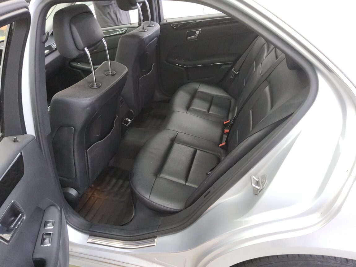 MERCEDES-BENZ E-CLASS (4TH GEN) E300 AVANTGARDE 2010 - zdjęcie 12
