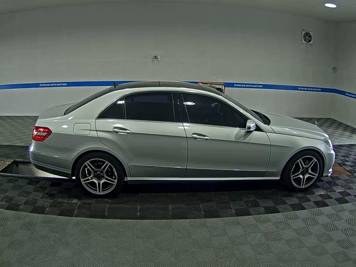 MERCEDES-BENZ E-CLASS (4TH GEN) E300 AVANTGARDE 2010 - zdjęcie 4