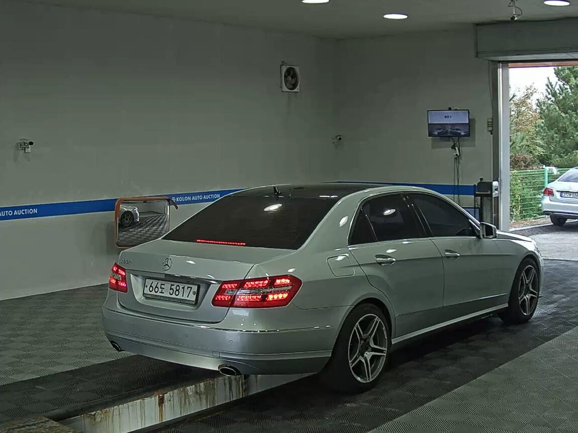 MERCEDES-BENZ E-CLASS (4TH GEN) E300 AVANTGARDE 2010 - zdjęcie 5