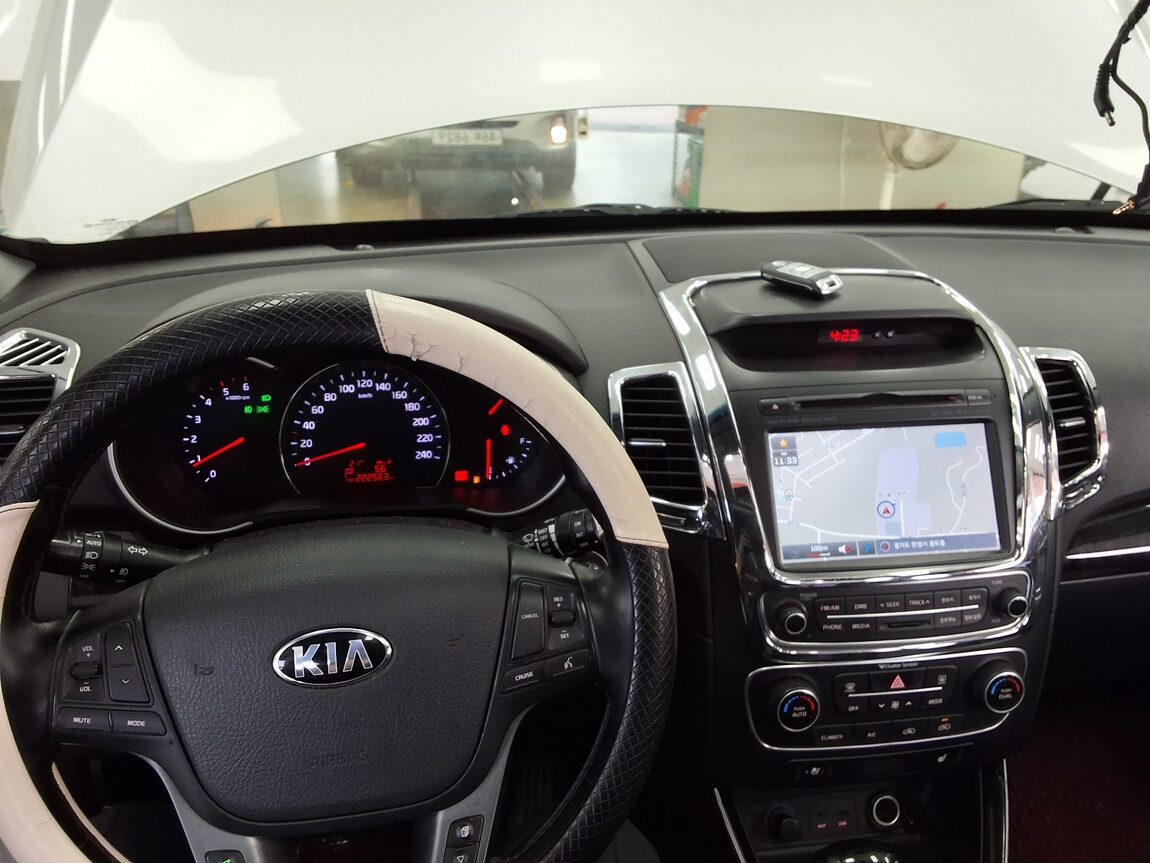 KIA NEW SORENTO R R2.0 2WD TLX 2013 - zdjęcie 17