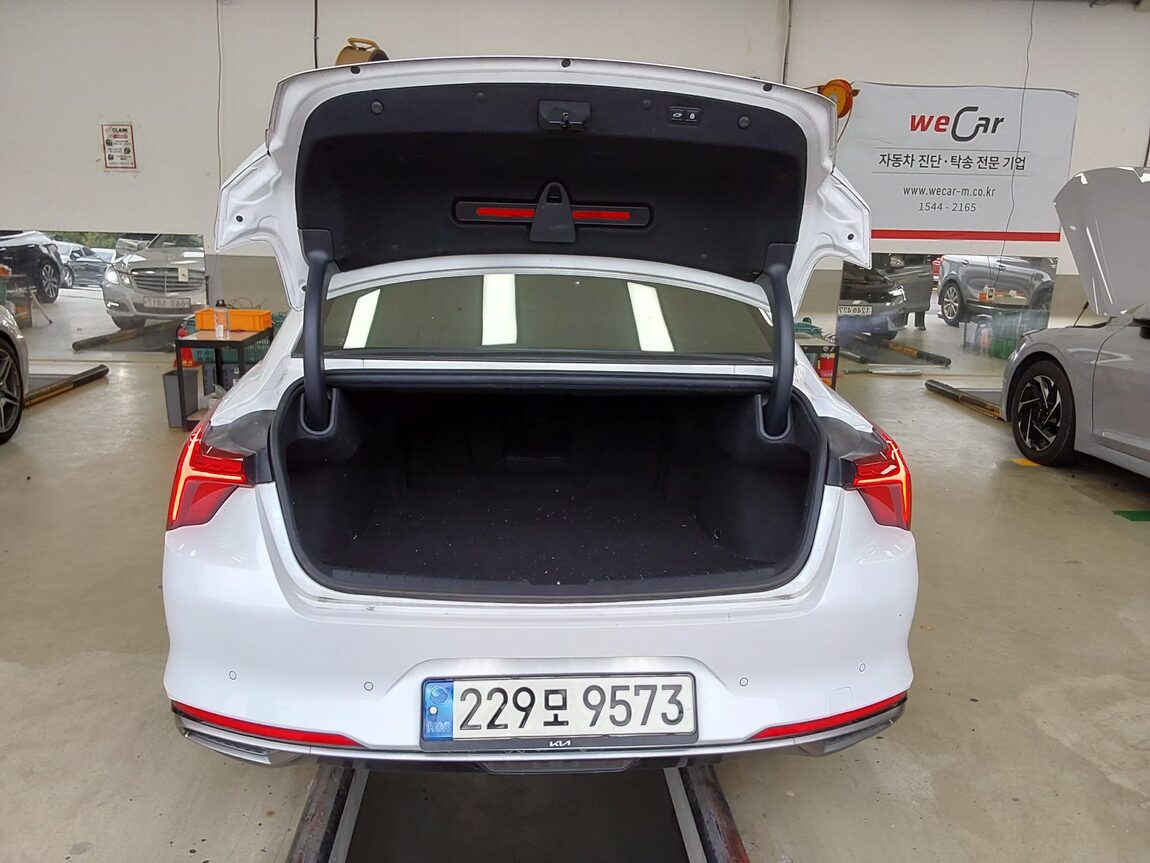 KIA K8 HYBRID HEV SIGNATURE 2023 - zdjęcie 15