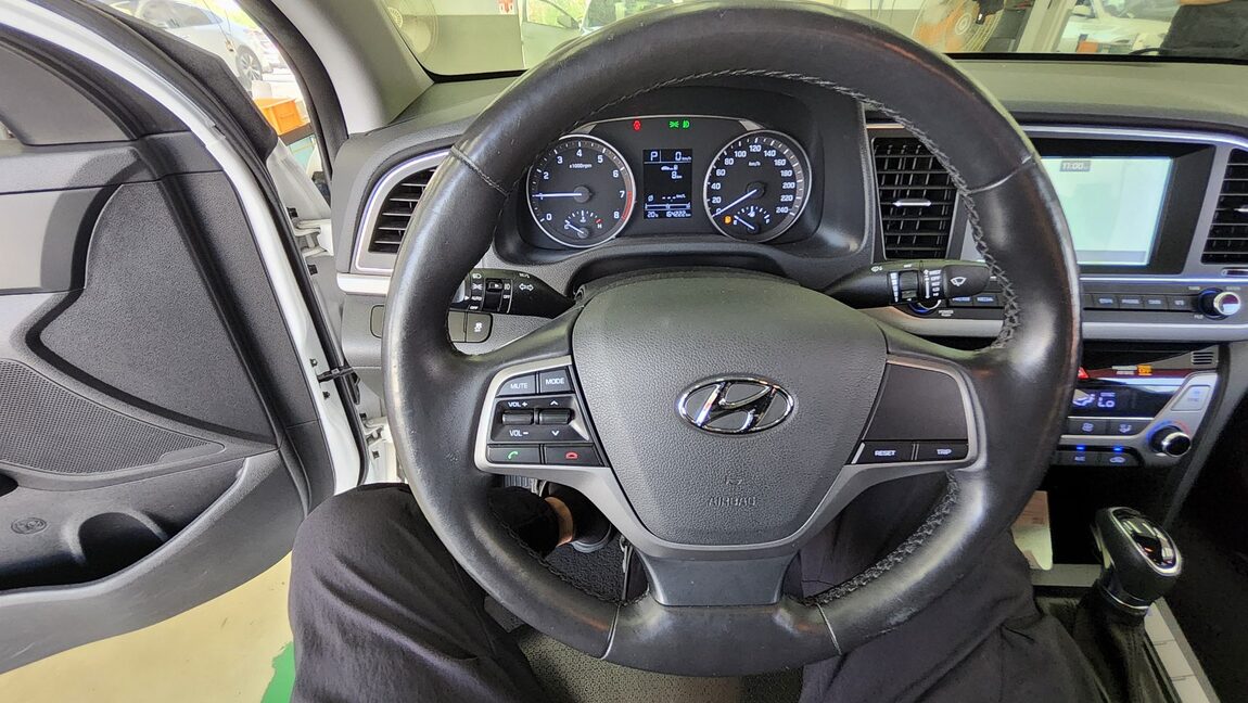 HYUNDAI AVANTE AD 1.6 GDi SMART 2017 - zdjęcie 17