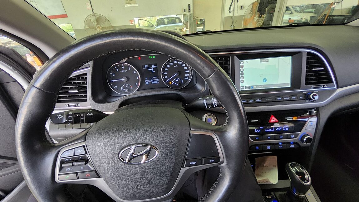 HYUNDAI AVANTE AD 1.6 GDi SMART 2017 - zdjęcie 18