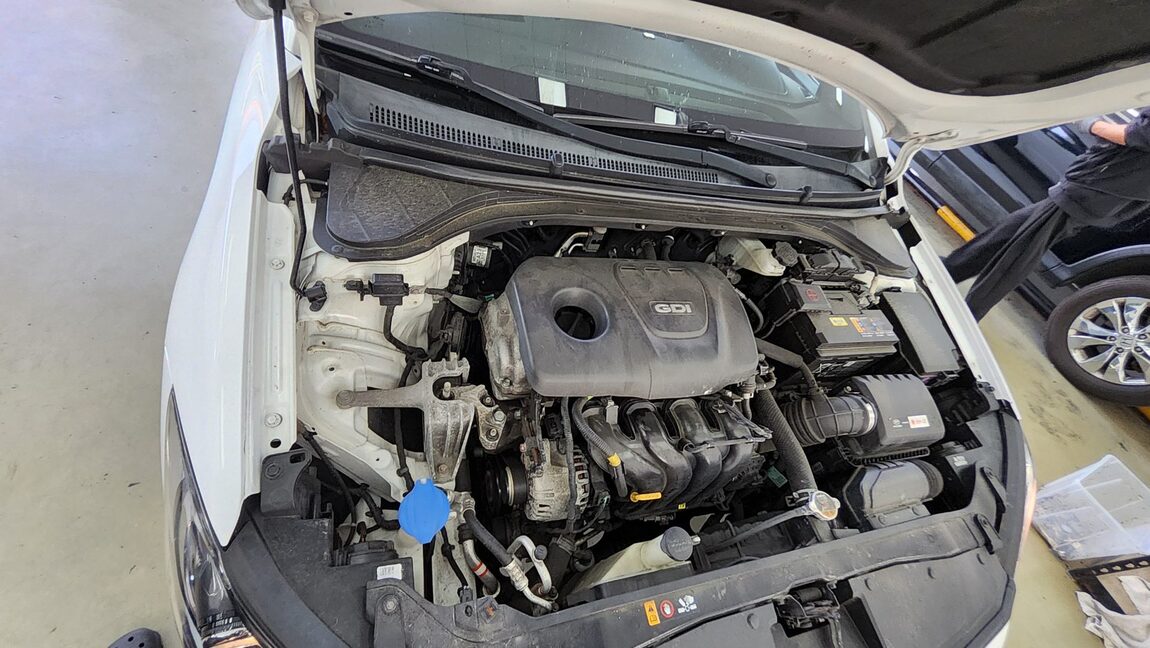 HYUNDAI AVANTE AD 1.6 GDi SMART 2017 - zdjęcie 21