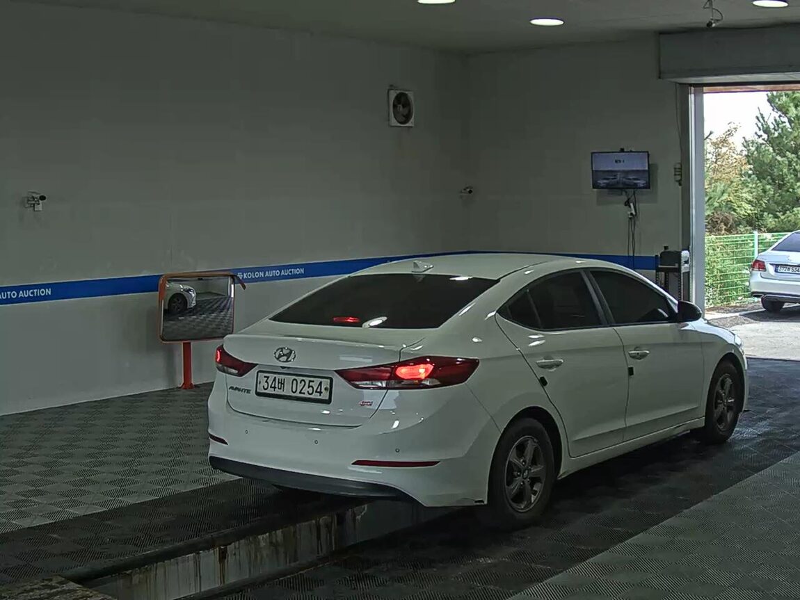 HYUNDAI AVANTE AD 1.6 GDi SMART 2017 - zdjęcie 5