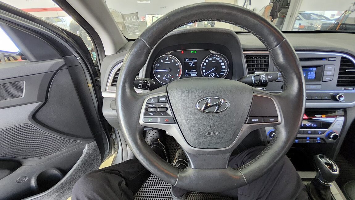 HYUNDAI AVANTE AD 1.6 GDi SMART 2017 - zdjęcie 17